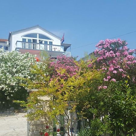 Oleander Apartment In Pakoštane Exterior foto