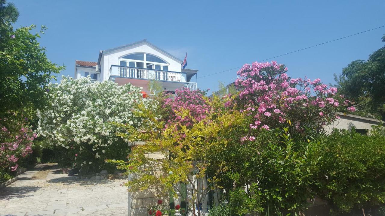 Oleander Apartment In Pakoštane Exterior foto